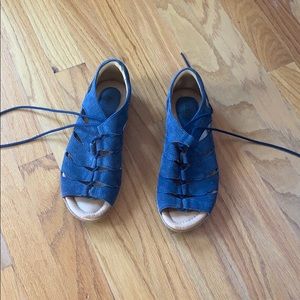 Earth Plover Sapphire Leather Lace Up Sandals 8B